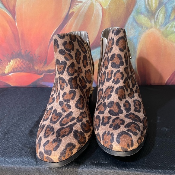 Style & Co Masrinaaf Leopard Bootie - Picture 4 of 5